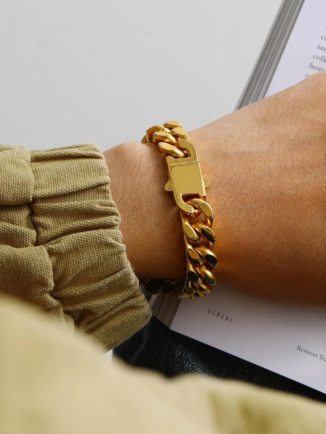 Bestyle Thick Mens Cuban Link Chain Bracelets, Durable Real 18K Gold/Black Metal Plated Solid Stainless Steel Hand Chain Cuban Bracelets for Men, Silver Black Gold Bracelets for Father Husband